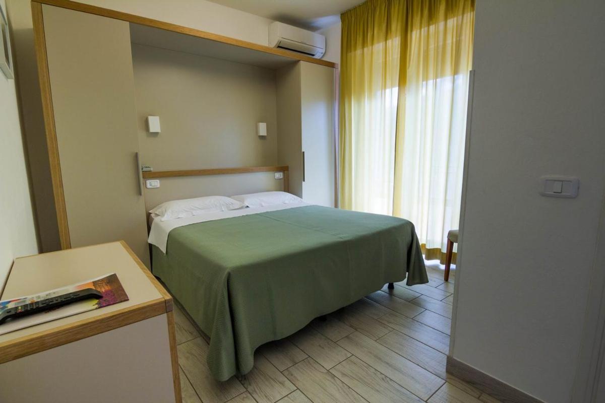 Hotel Mirella Castiglione della Pescaia Oda fotoğraf